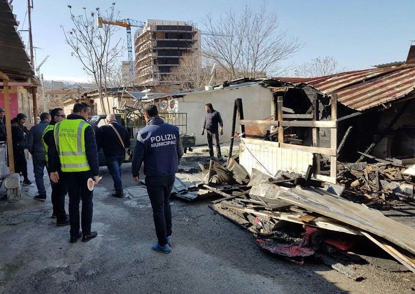 Demolite le baracche vicino al ponte di Calatrava