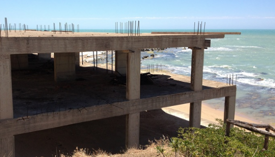 Abusivismo ed ecoreati, tutti i dati calabresi nel rapporto Ecomafie