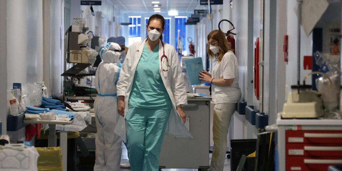 Fuga dei medici dagli ospedali pubblici: in Calabria il 3,8% si è licenziato nel 2021