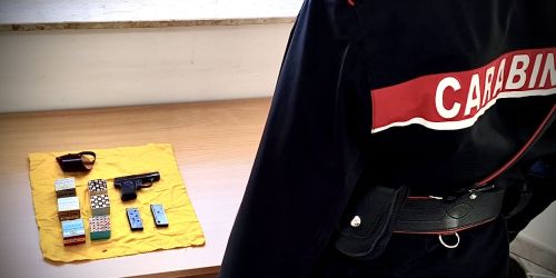 pistola in casa feroleto antico