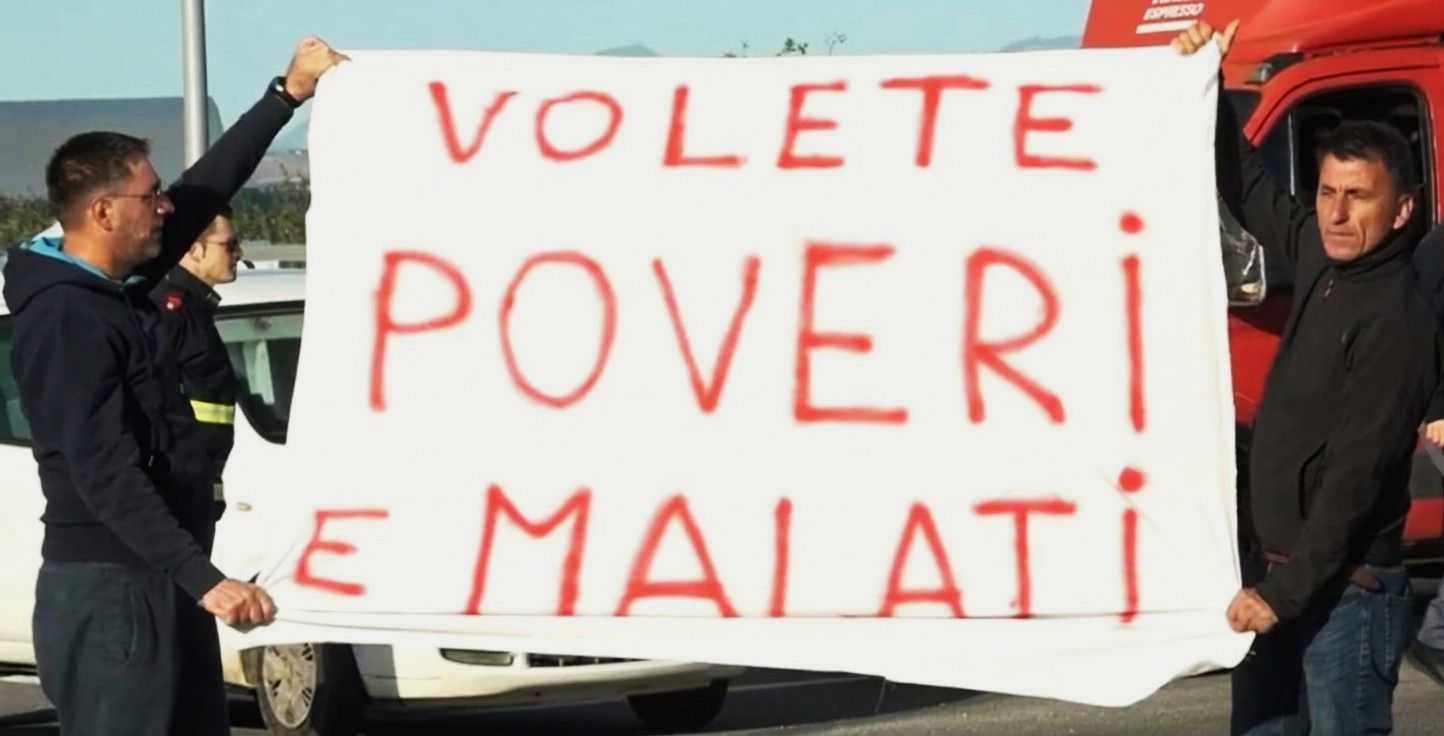Caro carburanti, agricoltori e (anche) pescatori in protesta in Calabria: «Il costo del gasolio è triplicato»