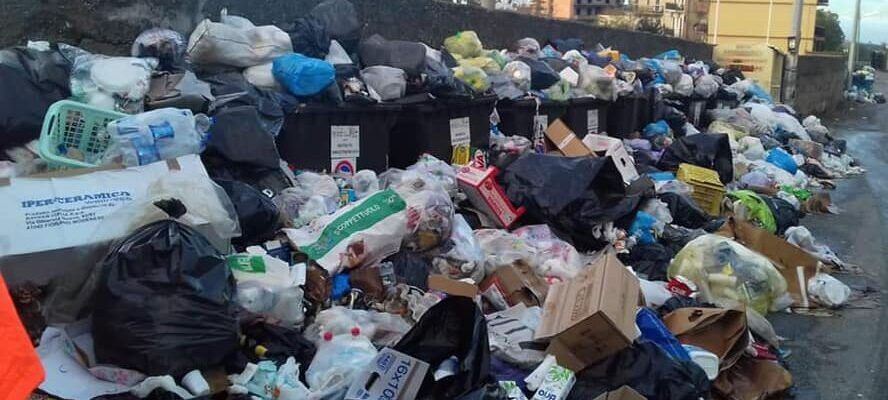 «Reggio sommersa da 3mila tonnellate di rifiuti: il problema è dove smaltirli»