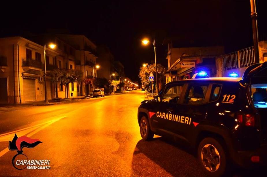 Prima lo stalking poi l’aggressione, fermati madre e figlio nel Reggino