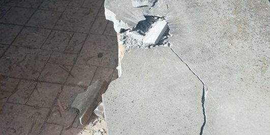 Danneggiano con un petardo una panchina comunale, deferiti tre minori nel Reggino