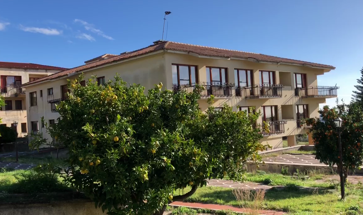 «Ospedale di Gerace simbolo della decadenza». Il tour della Uil tra le incompiute – VIDEO