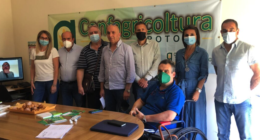 Crotone, rinnovato il contratto Provinciale degli operai agricoli e florovivaisti