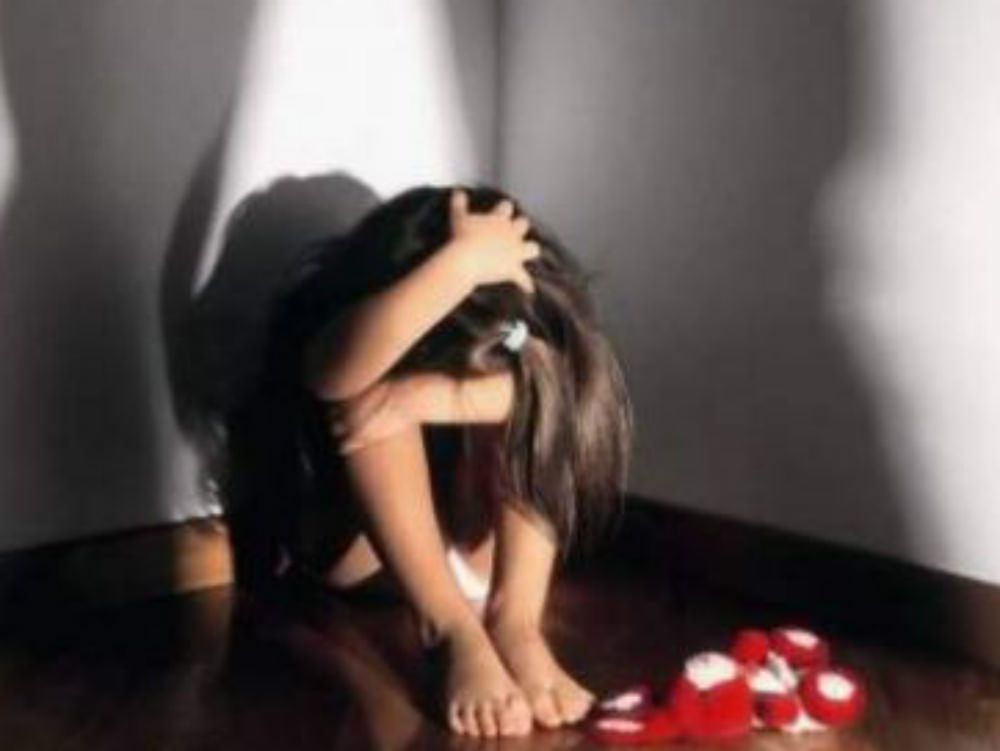 Abusi su una bimba di 7 anni a Reggio, in manette l’orco