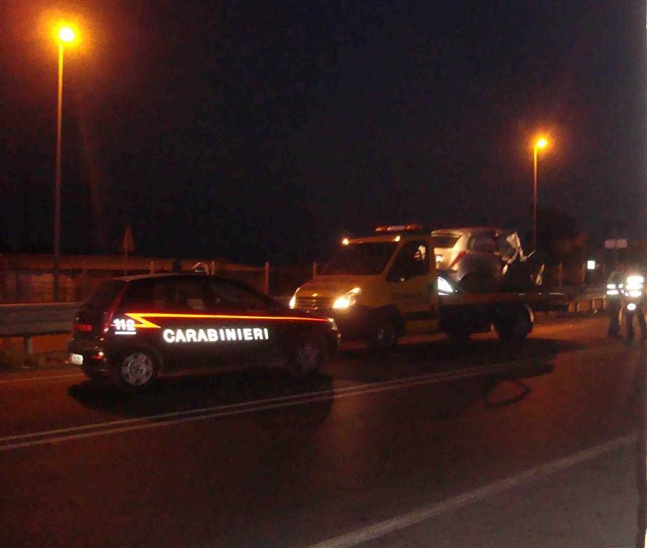 Incidente sulla 106, due feriti