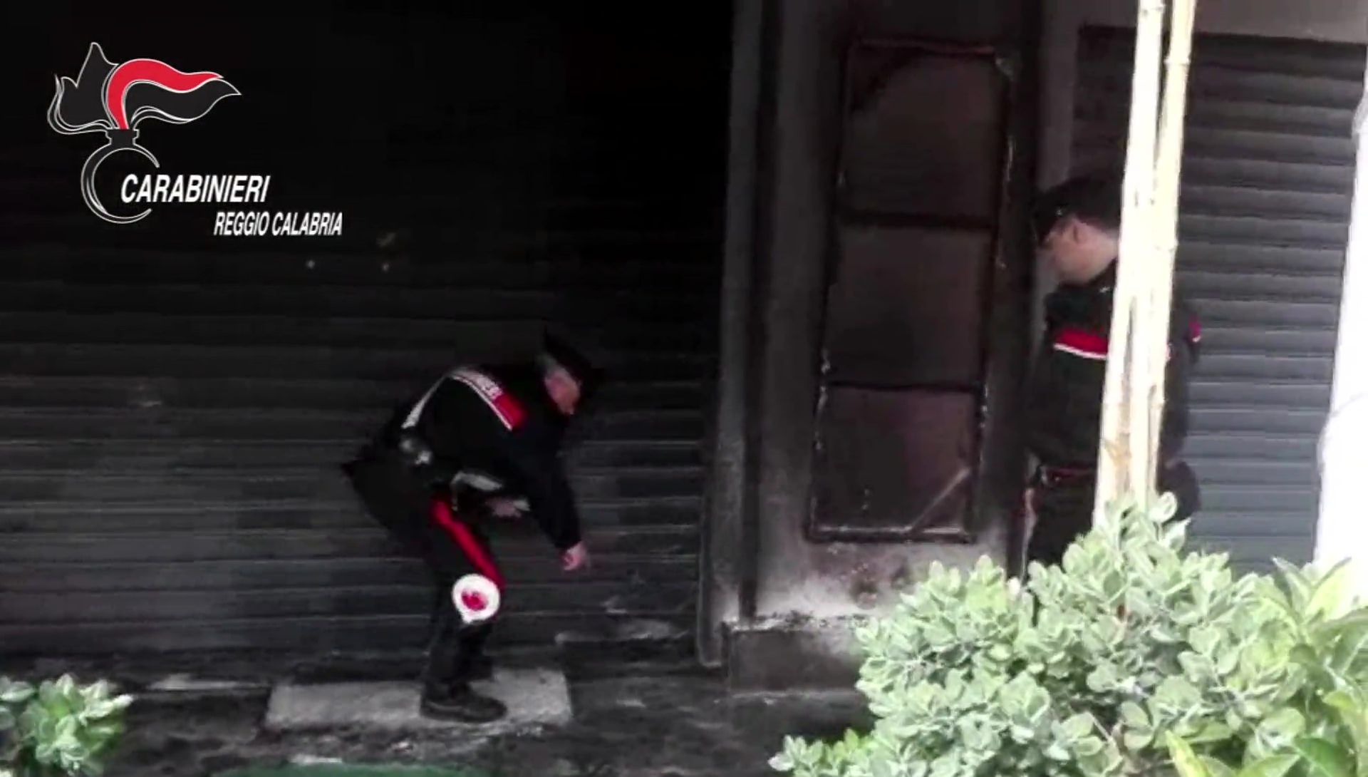 Beccato mentre cerca di dare fuoco a un bar a Motta San Giovanni