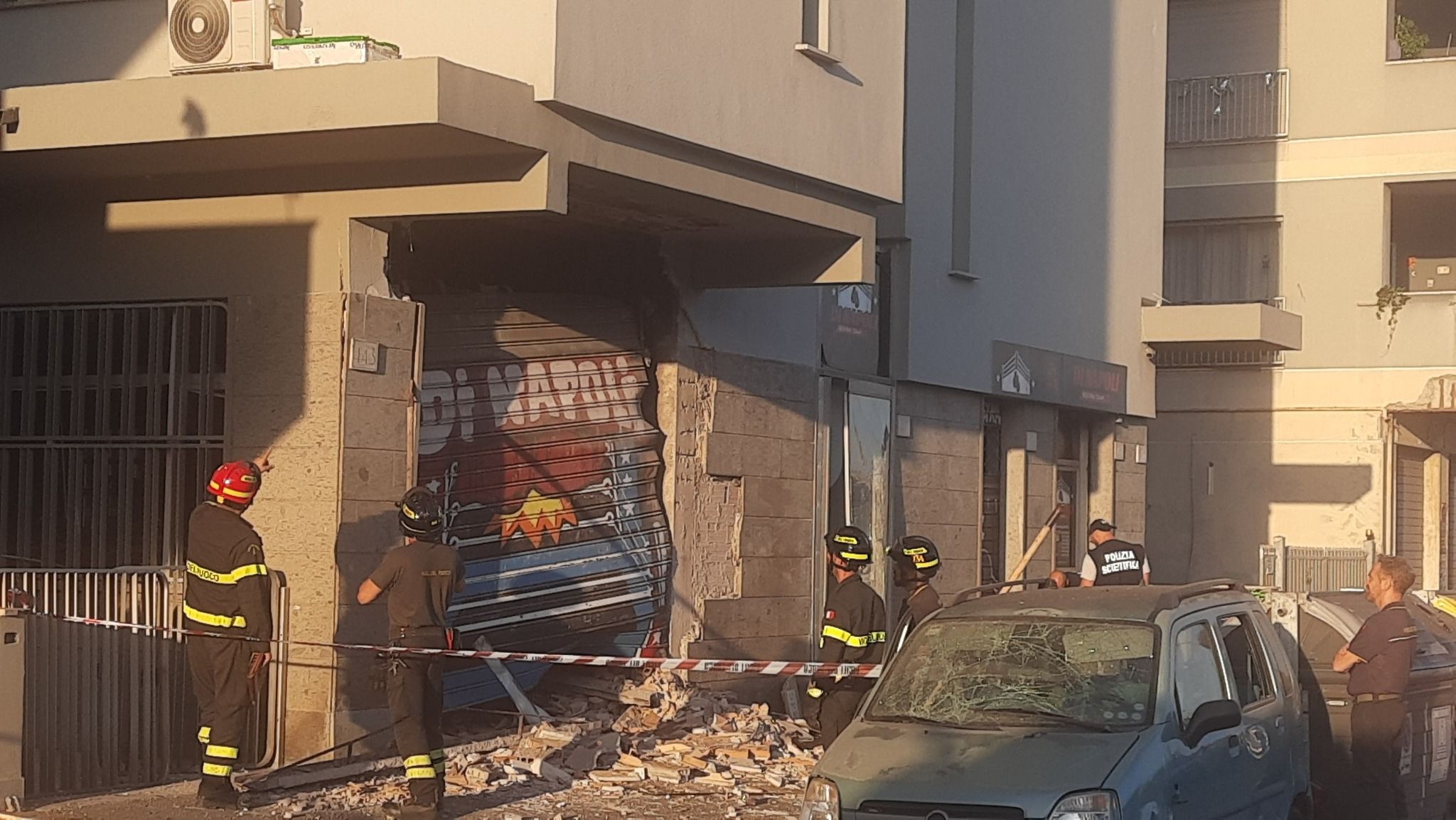 Bomba esplosa ad Ostia, danneggiata una palestra – FOTO E VIDEO