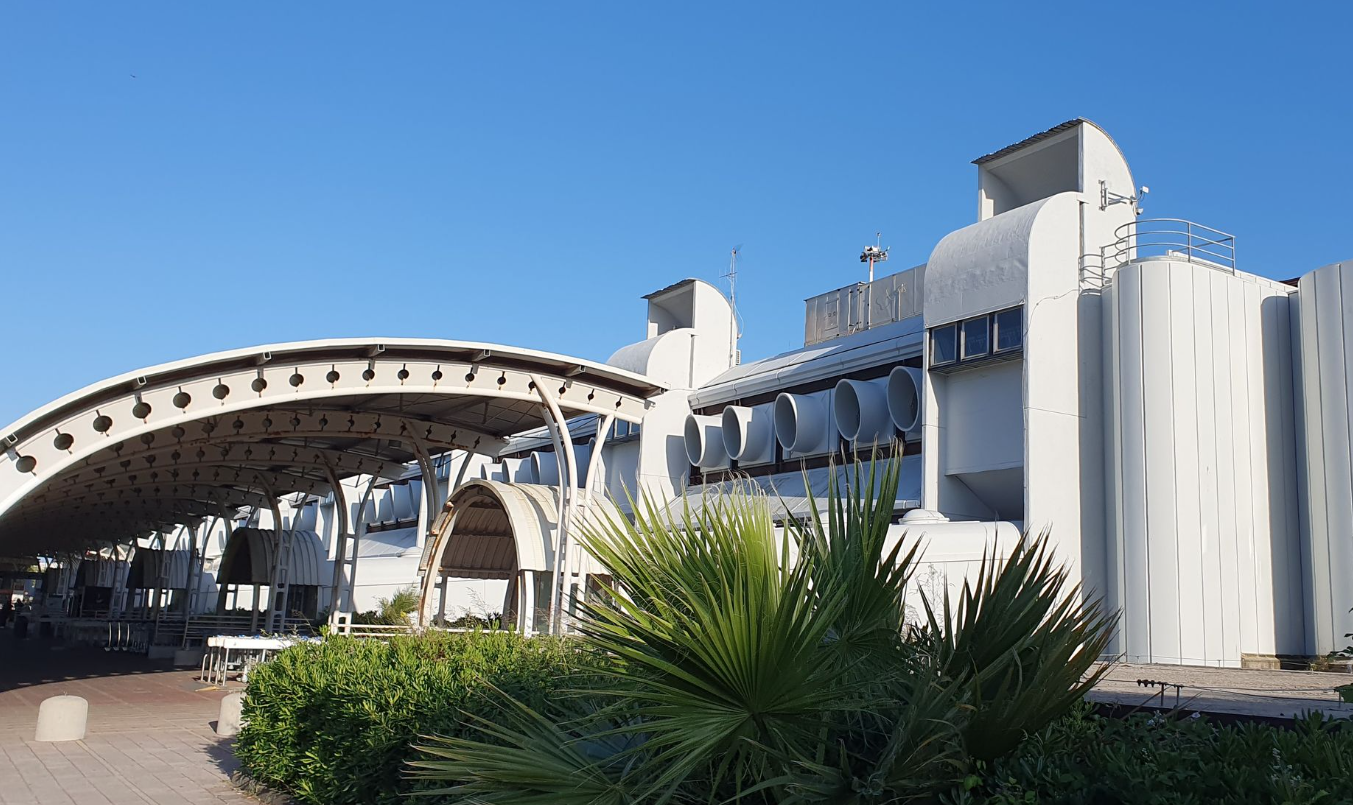 Aeroporto di Lamezia e i parcheggi per disabili «che non sono mai liberi»