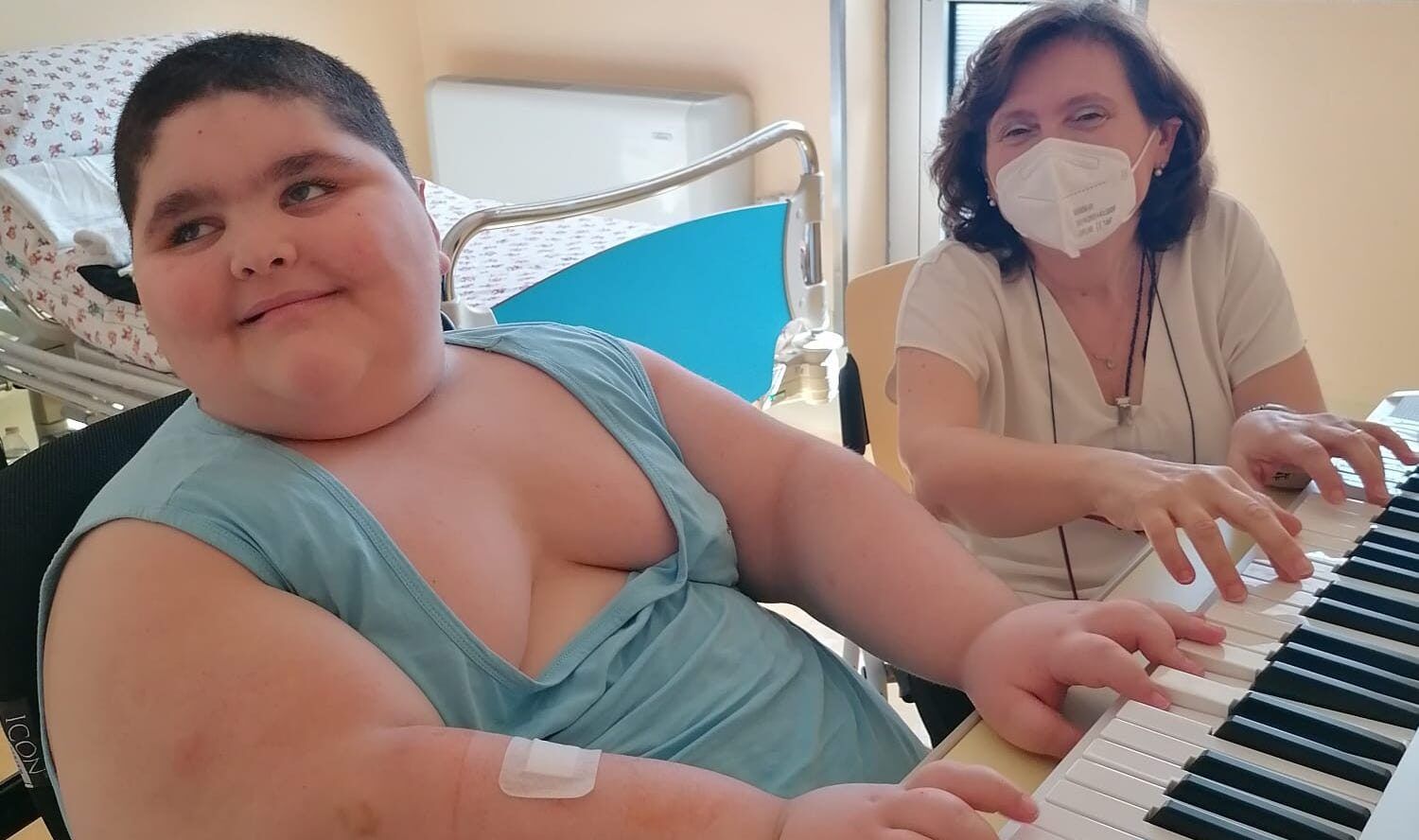 La forza esemplare del piccolo Mariano, “Il capitano”. La madre: «Ora abbiamo una speranza»