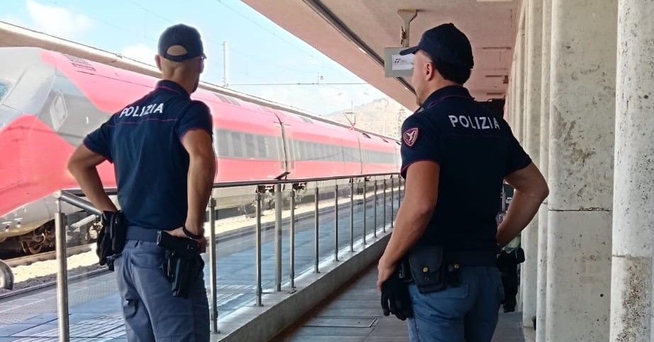 Reggio, scappa alla vista della Polfer e getta una pistola: arrestato