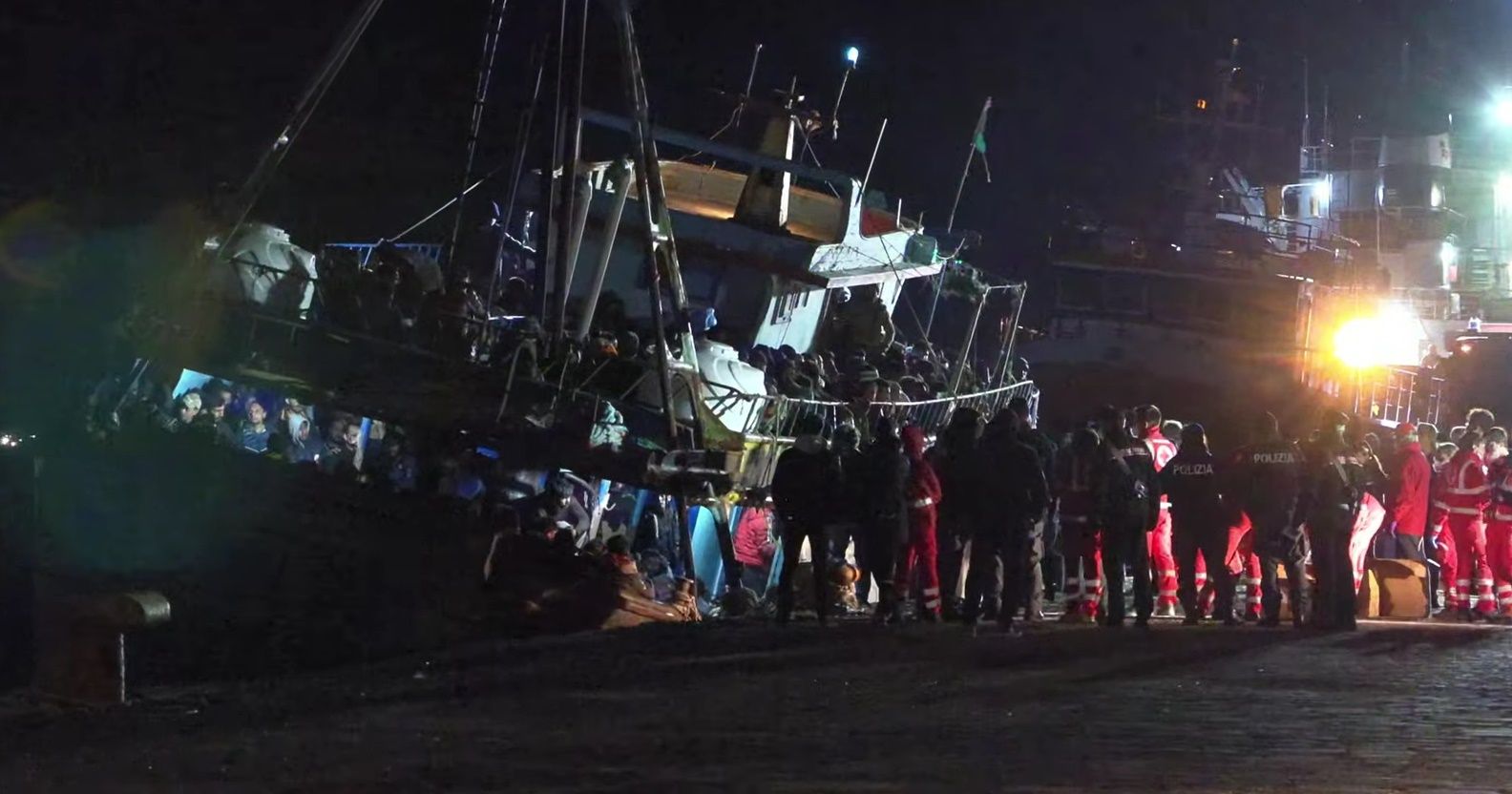 Migranti, flusso ininterrotto dal Nord Africa: il governo valuta lo “stato di emergenza” per Calabria e Sicilia