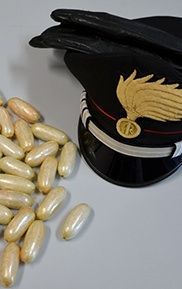 Droga avvolta nel "bugiardino" dei farmaci