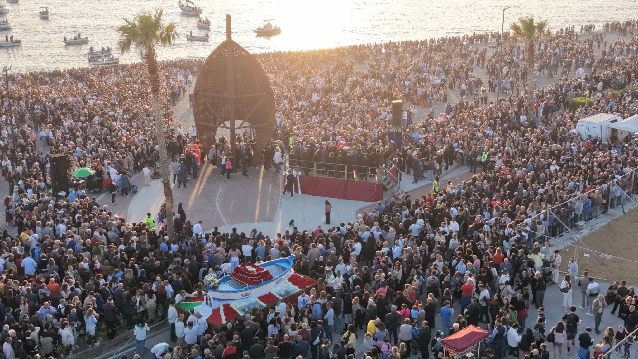 Il Sacro Mantello di San Francesco nelle acque di Paola – FOTO E VIDEO