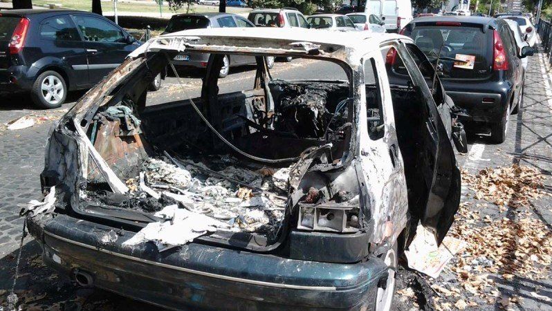 Vibo, bruciata l'auto di un imprenditore