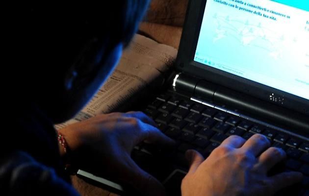 Finto carabiniere cosentino ricattava un 40enne per chat con minori