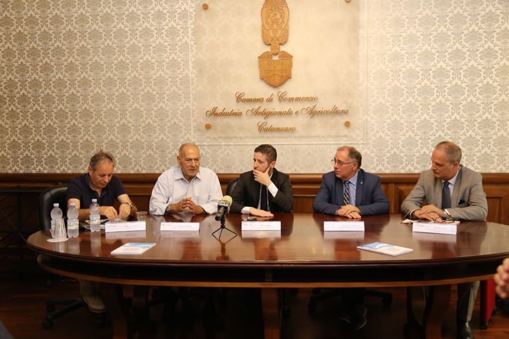 Mar jonio, la ricchezza nascosta delle vongole