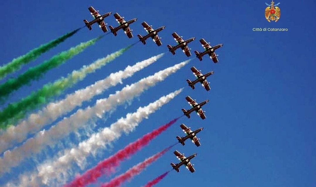 Lo spettacolo delle Frecce tricolori domani nel cielo di Catanzaro