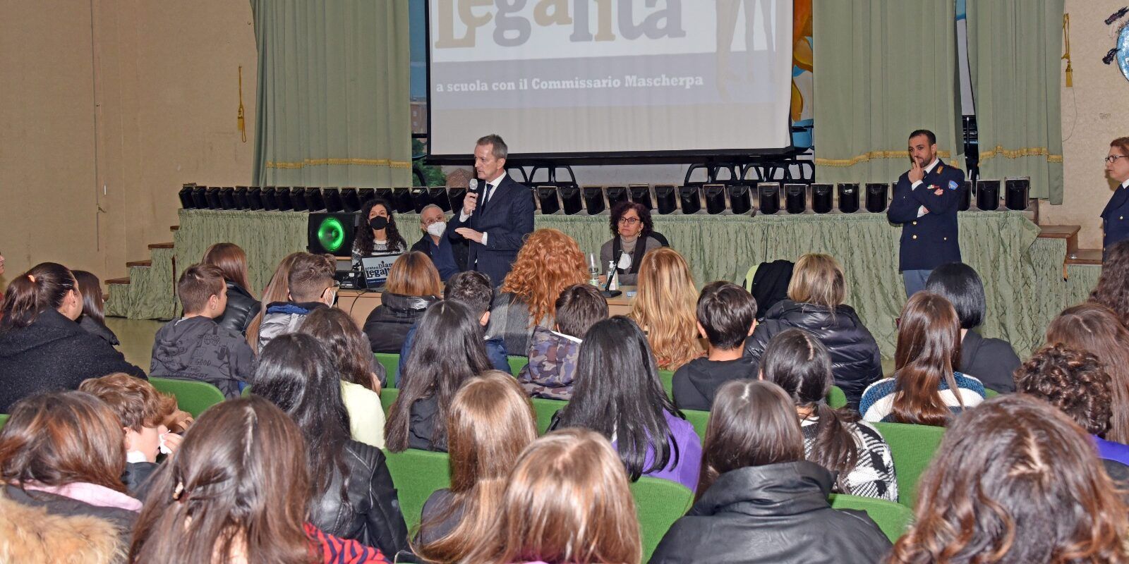 “PretenDiamo Legalità”, il progetto contro il cyberbullismo della polizia entra nelle scuole