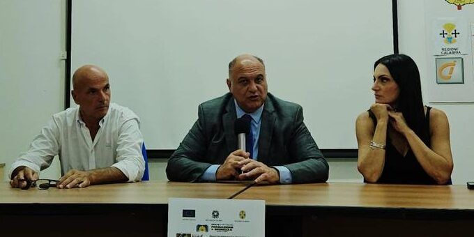 Locri, Calabrese presenta Oikos per l’inclusione socio-lavorativa dei migranti