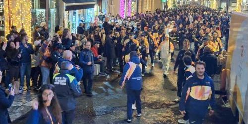 Dopo avere attraversato lo Stretto, la fiamma olimpica arriva a Reggio Calabria