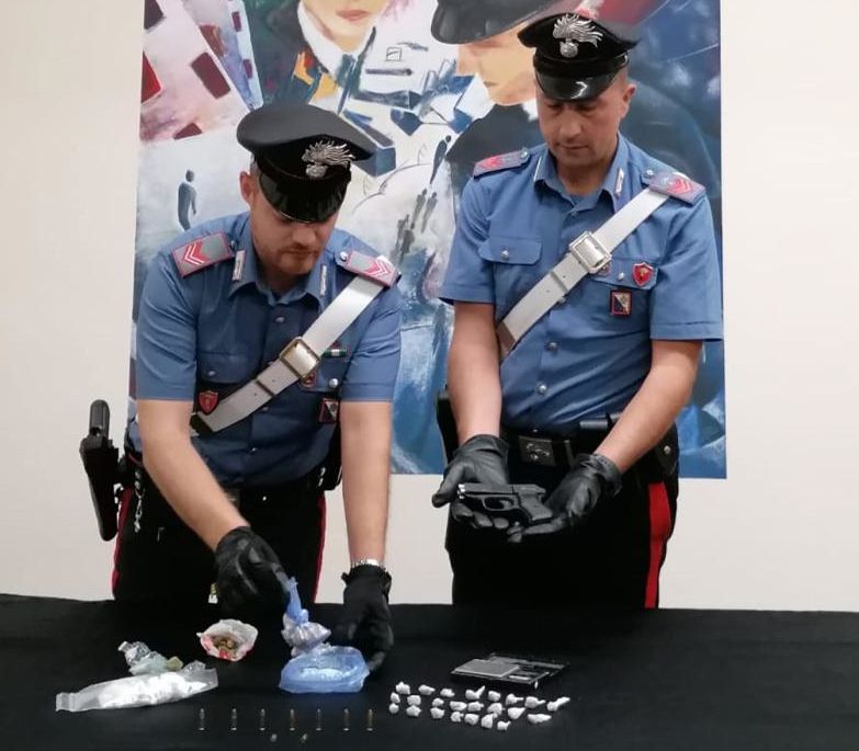 Trovato con una pistola e 38 grammi di eroina, arrestato a Crotone