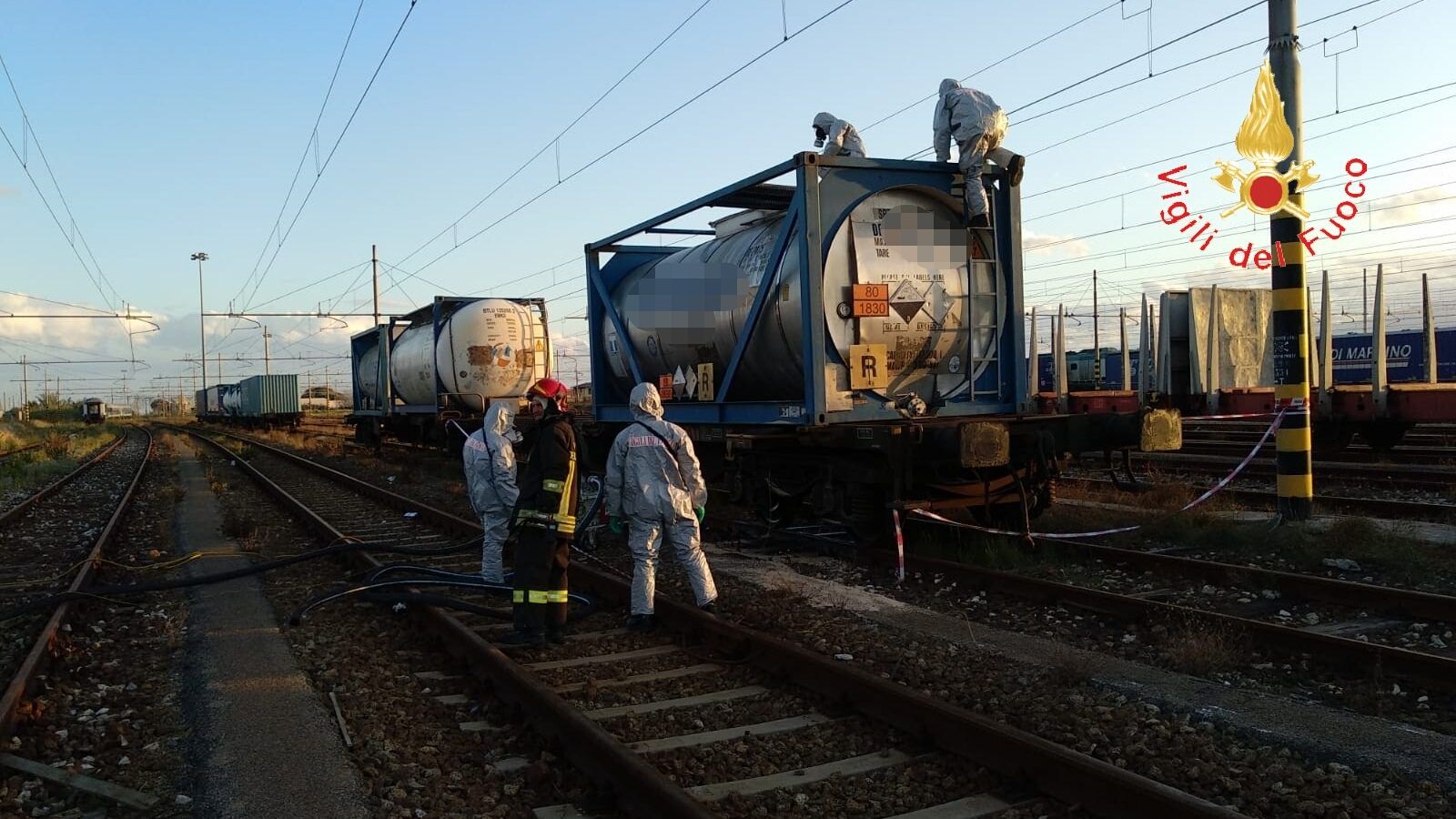 Villa San Giovanni, sversamento di acido solforico allo scalo ferroviario