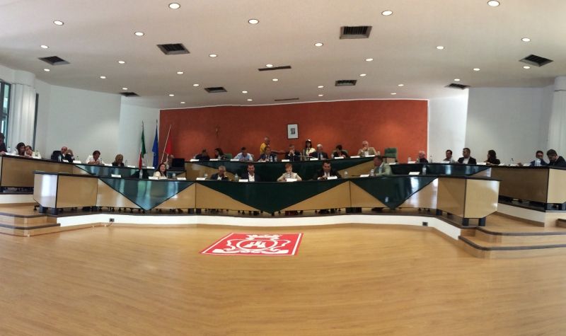 «Si annulli il concerto di capodanno a Rende e si devolvano le risorse alle criticità»