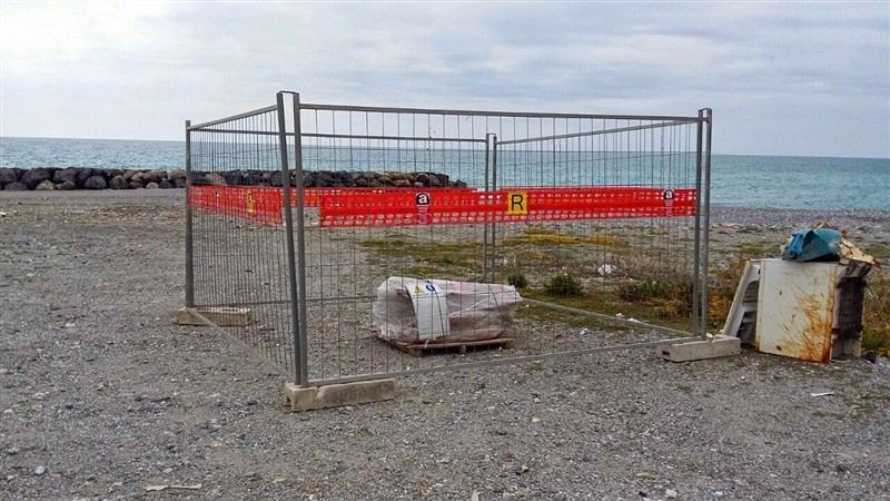 Eternit sulla spiaggia di Amantea
