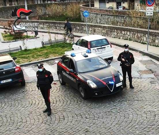 Cosenza, estorsione e spaccio di droga: eseguite sei misure cautelari – NOMI E VIDEO