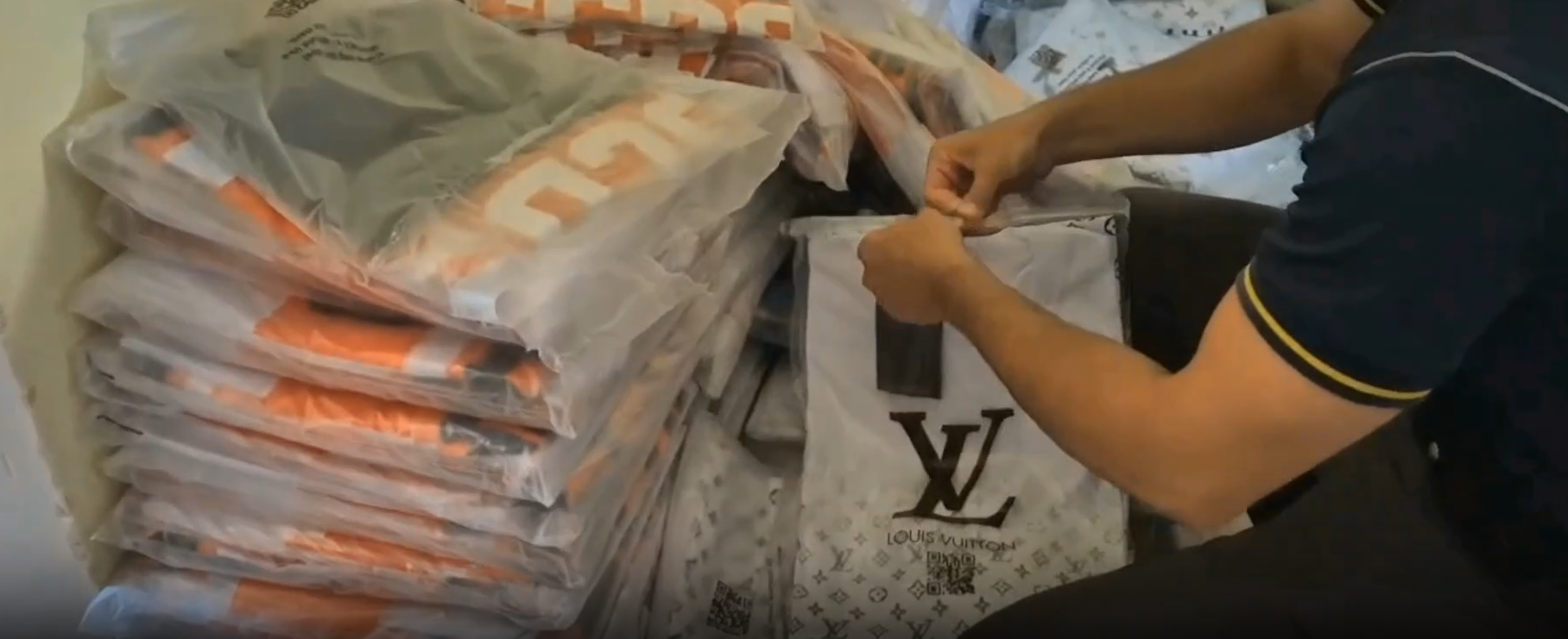 65 mila capi d’abbigliamento falsi: arrestato “grossista” della contraffazione