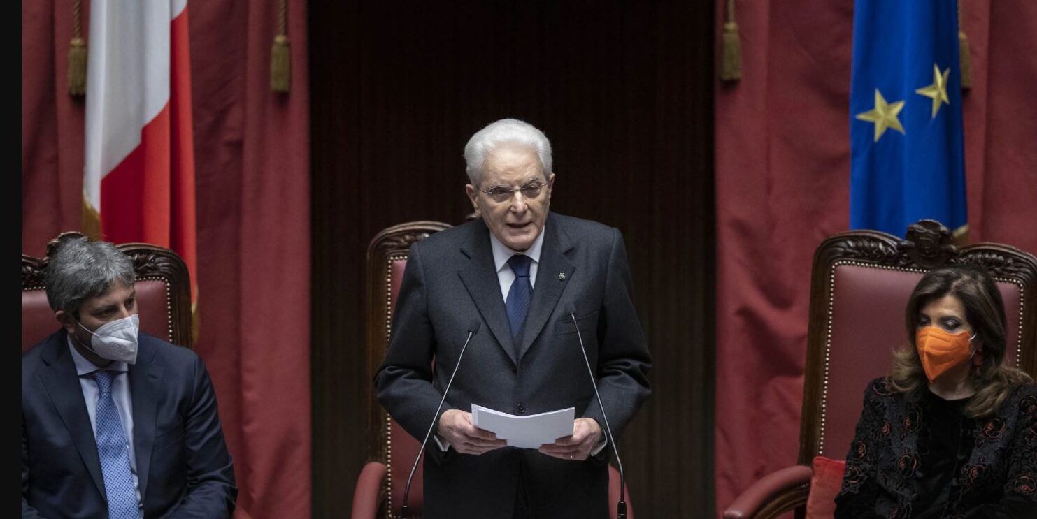 Il giorno del bis di Mattarella: «Siamo responsabili del futuro del Paese»