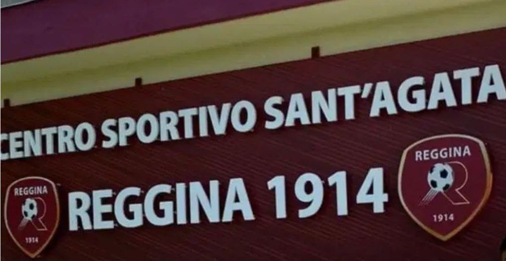 Reggio Calabria, protesta degli ultras tra le vie del centro: «Liberate la Reggina»