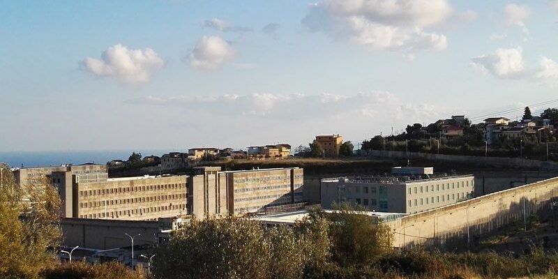 Covid al carcere di Catanzaro, Branchi Fp Cgil: «Vaccinare tutti»