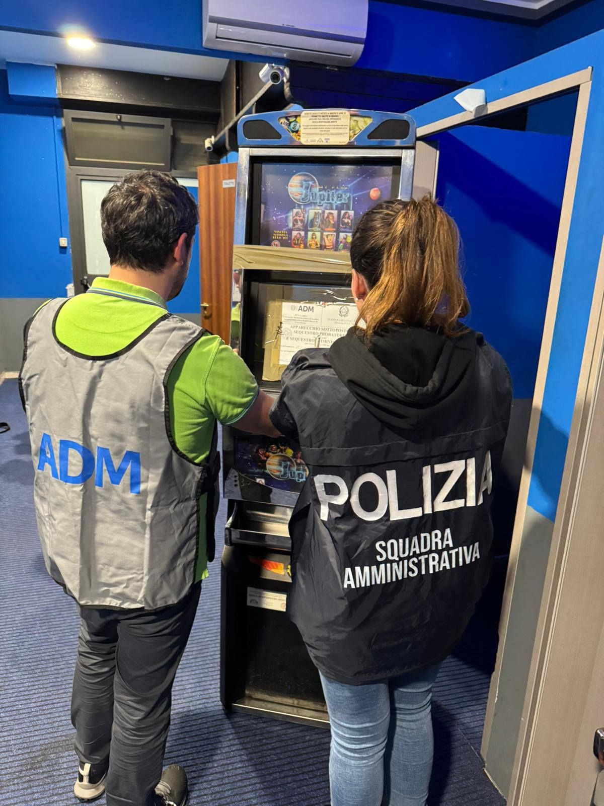 Slot machine manomesse, gioco d’azzardo in pieno centro a Catanzaro