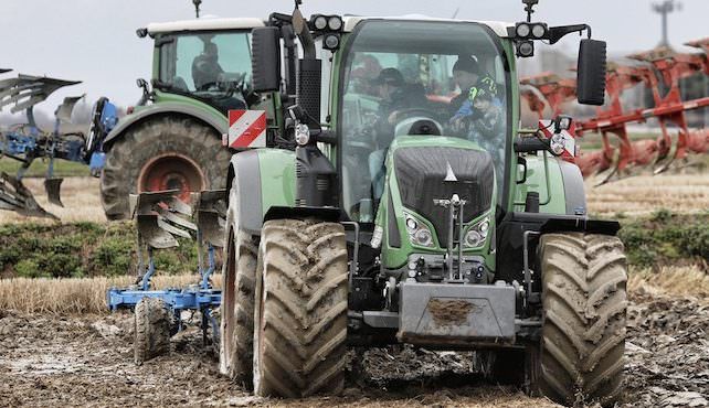 Mancano i mezzi per sanificare, a Isola Capo Rizzuto ci pensano gli agricoltori