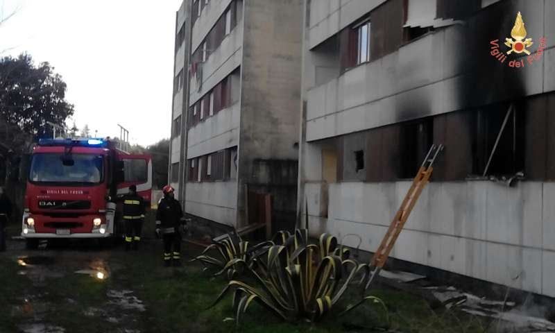Lamezia, incendiata un'abitazione Aterp