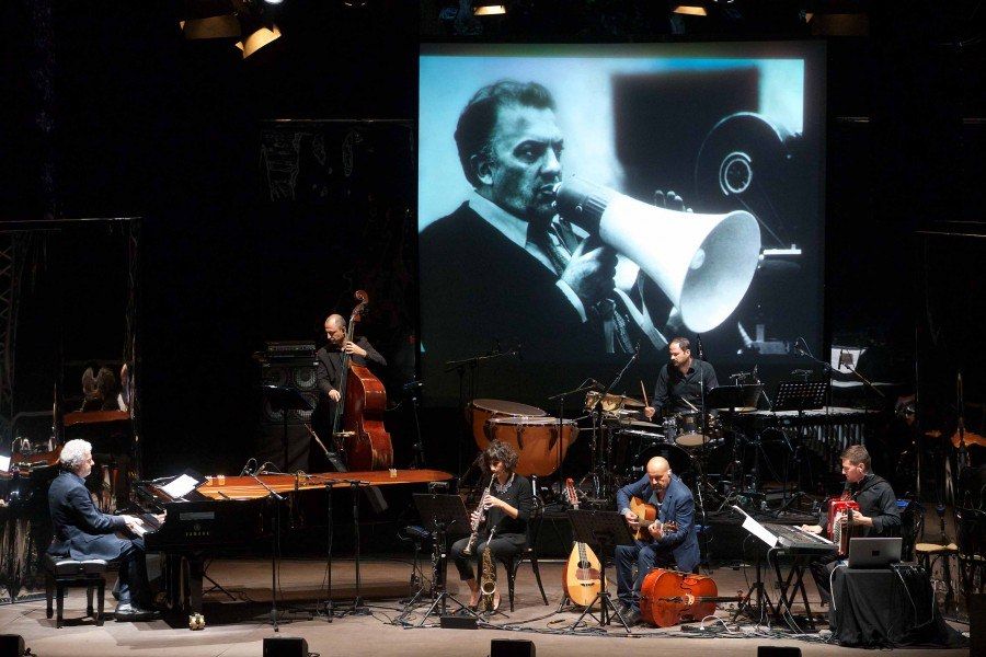 Il Leoncavallo alza il sipario con il concerto di Nicola Piovani