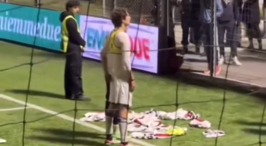 Crotone, la protesta dei tifosi e l’indagine della procura. Bocche cucite in casa rossoblù