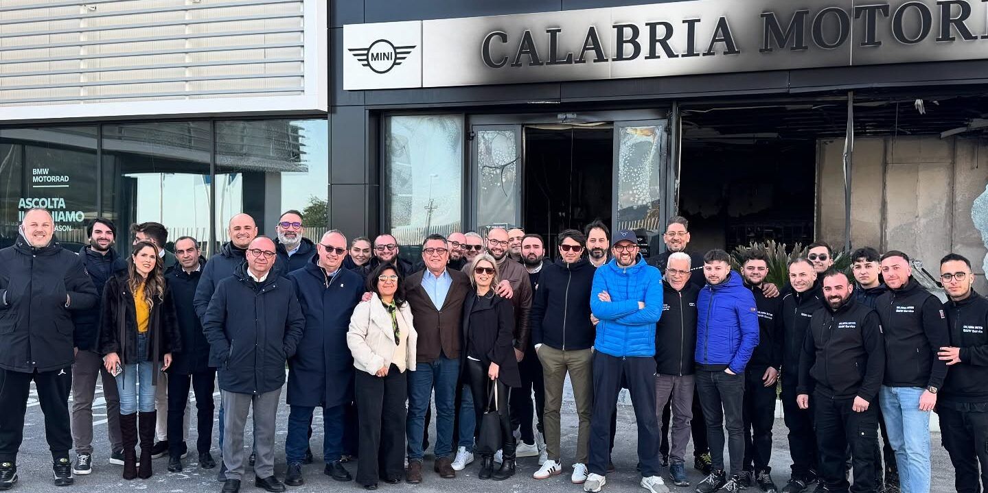 «Ci hanno colpiti nel cuore, ma non ci hanno spezzati: avanti con maggiore determinazione»