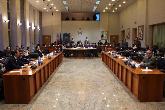 Cosenza, lo sgarbo istituzionale di Occhiuto&Co