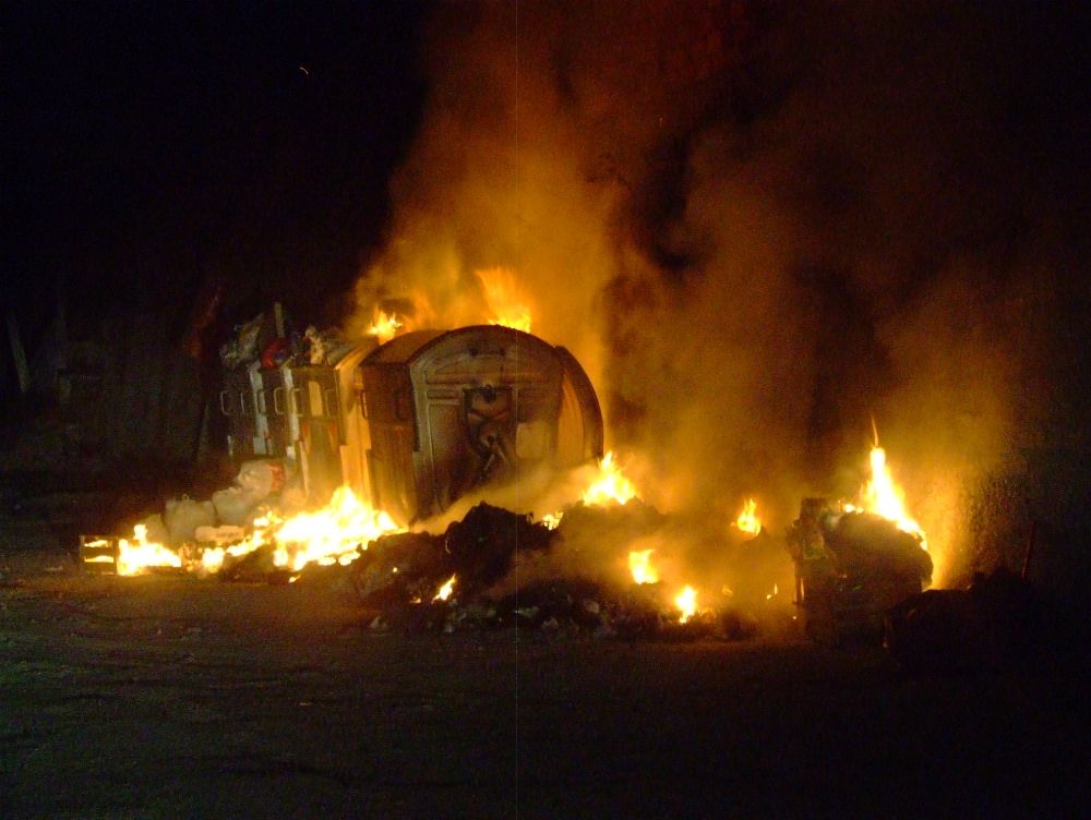 CAOS RIFIUTI | Spazzatura bruciata in tutta la regione