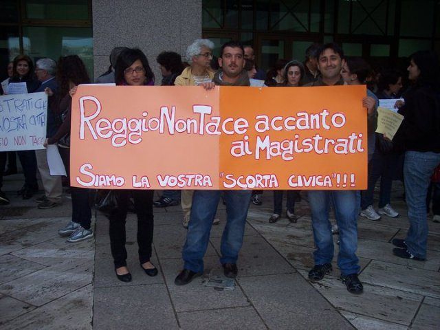 «Cittadini, non sudditi»: l’assemblea di ReggioNonTace