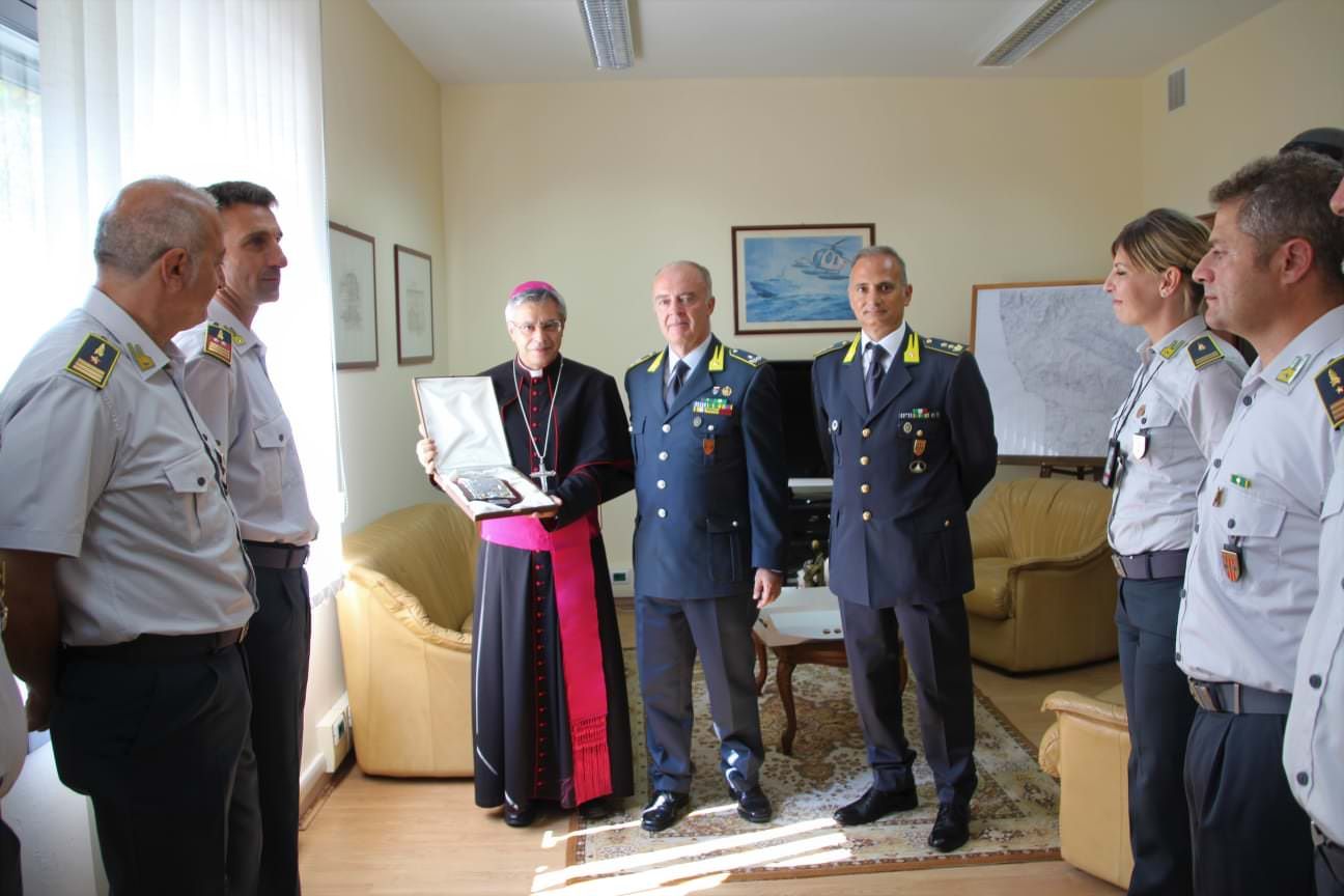 Lamezia, il vescovo in visita alla guardia di finanza