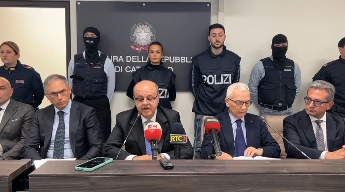 I cariatesi sono «ben messi a Fellback e Hagen». E se Greco non ordina «non si muove nessuno»