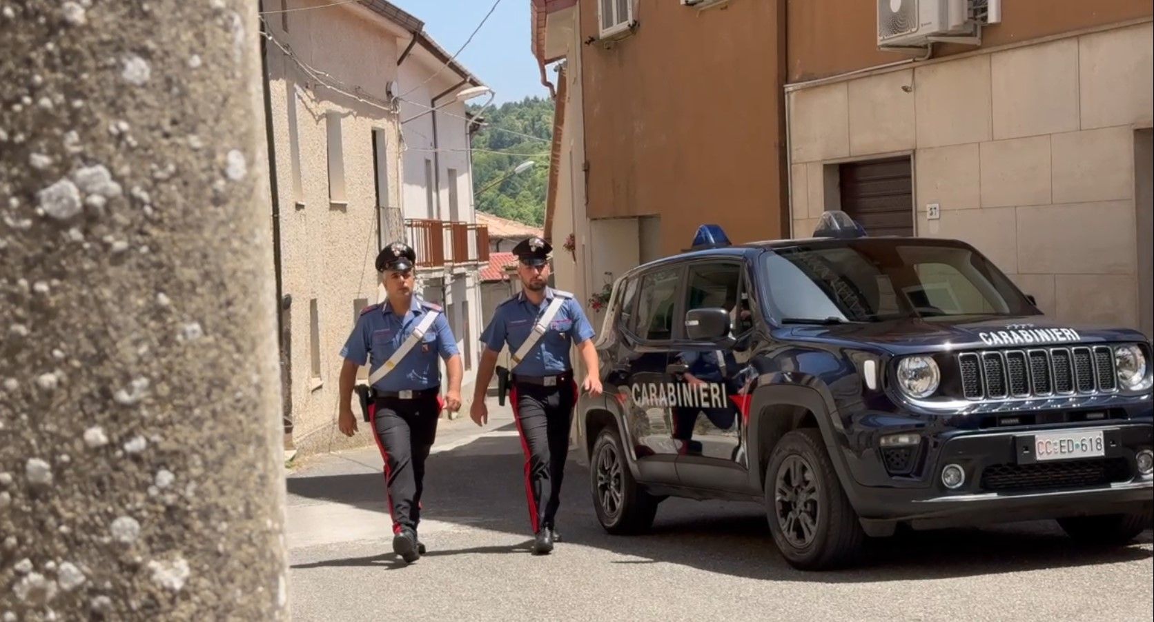 Anziana in pericolo di vita salvata da carabinieri e servizi sociali nel Catanzarese – VIDEO