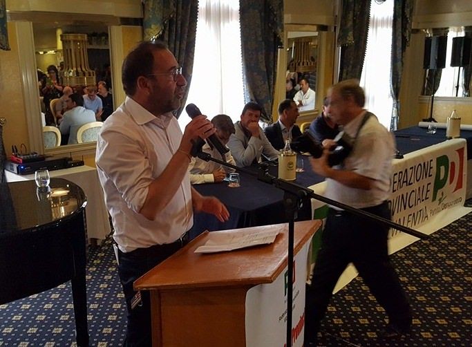 Pd, Insardà eletto segretario a Vibo. Minoranze sull’Aventino