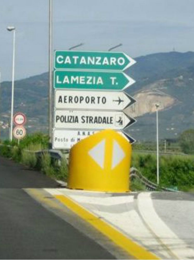 Svincolo aeroporto Lamezia, ancora chiuso